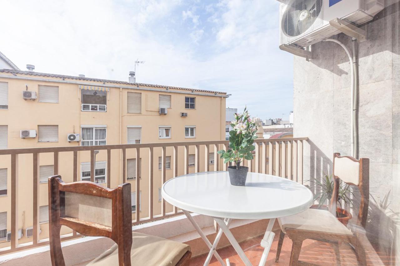 Ferienwohnung Puerta De Carmona Sevilla Exterior foto